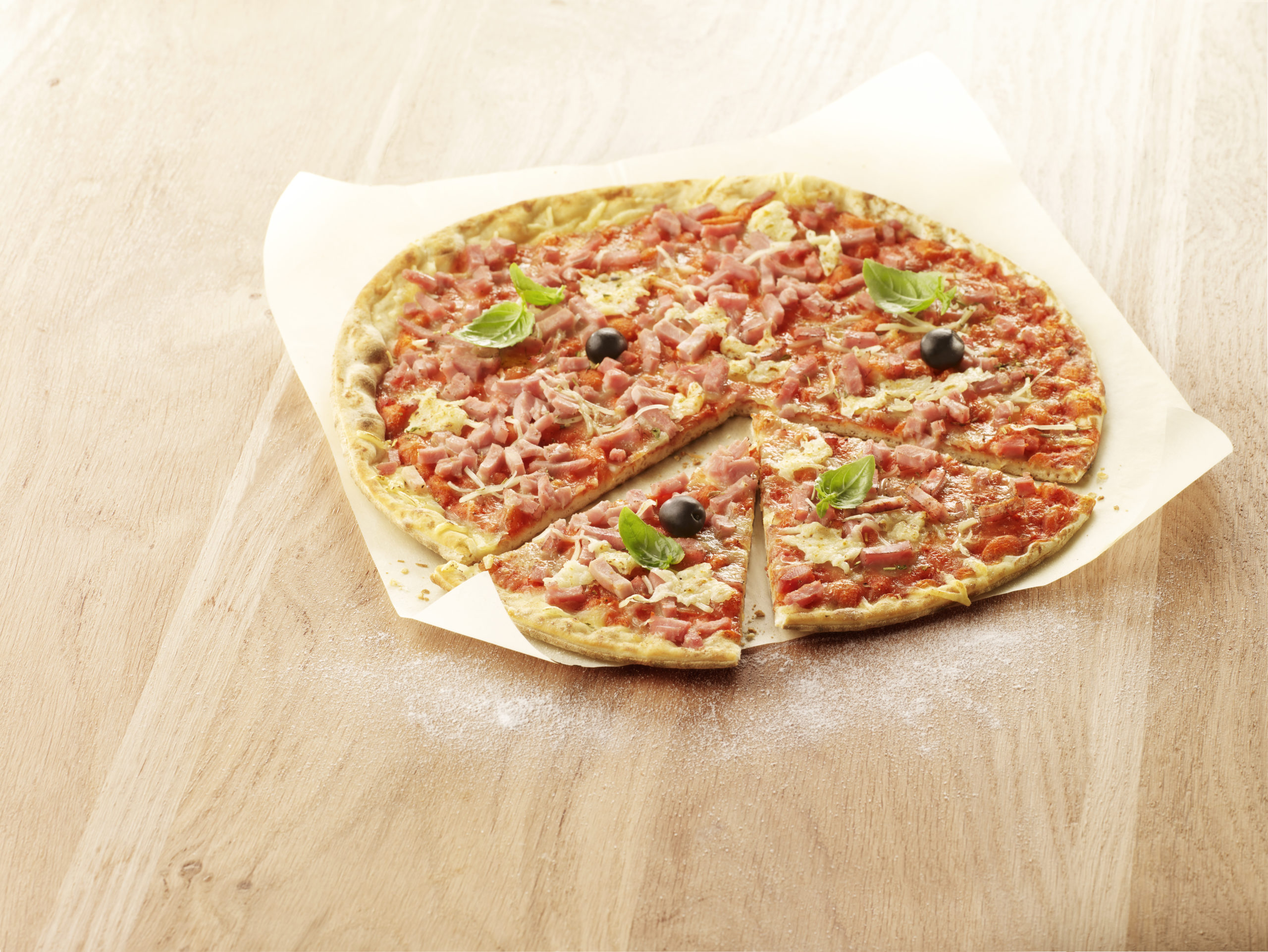 Visuel Pizza halal sur fond bois
